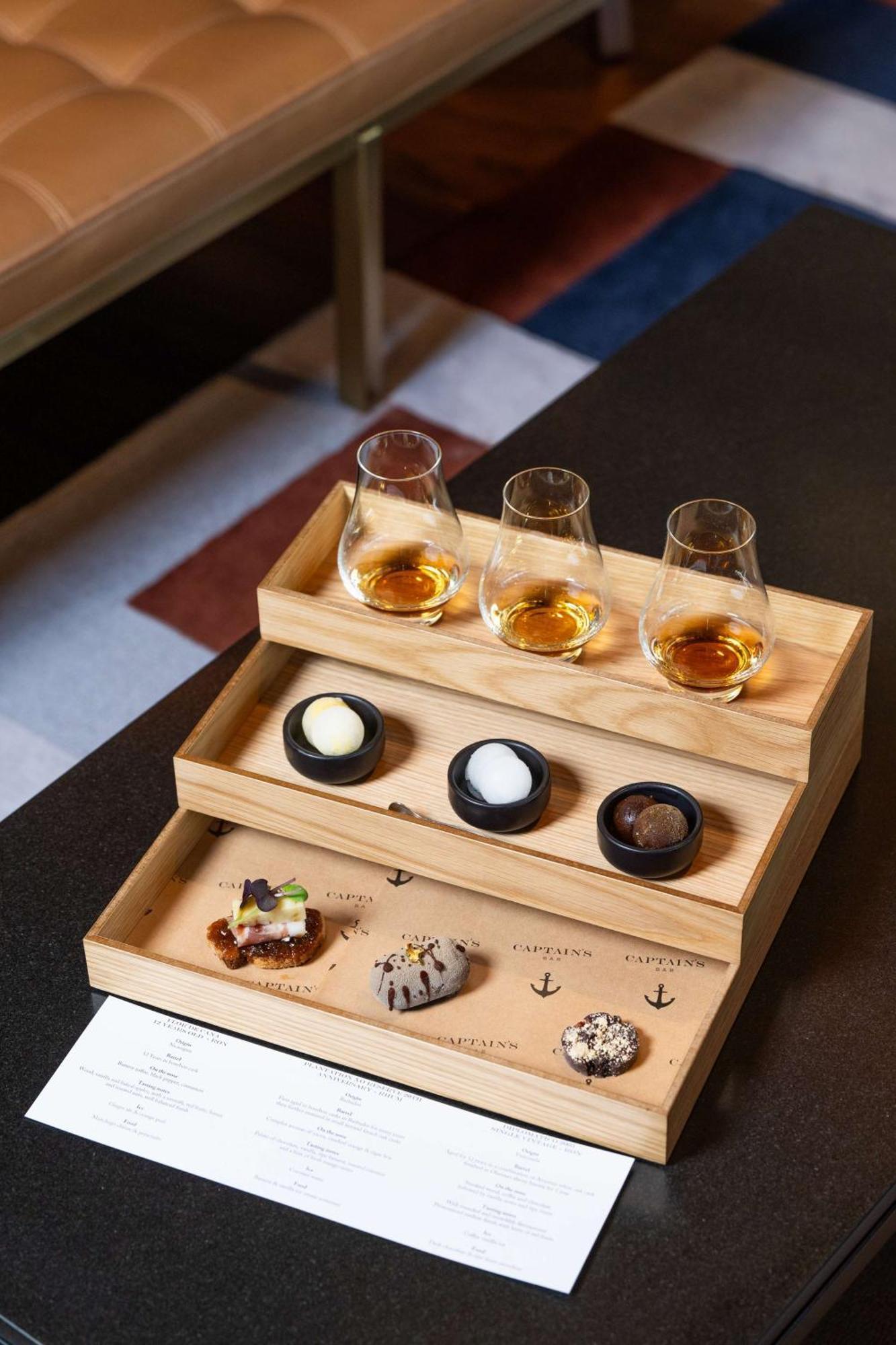 Отель Park Hyatt Окленд Экстерьер фото A tasting tray for rum